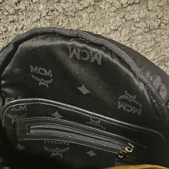 Gold Backpack - Picture 13 of 16